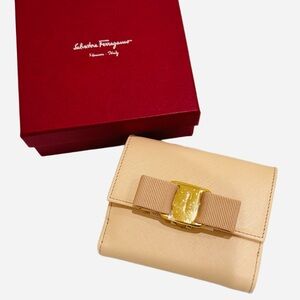 salvatore ferragamo • small vara wallet